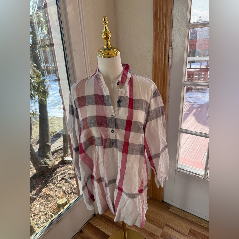 BURBERRY nice top in excellent condition size M